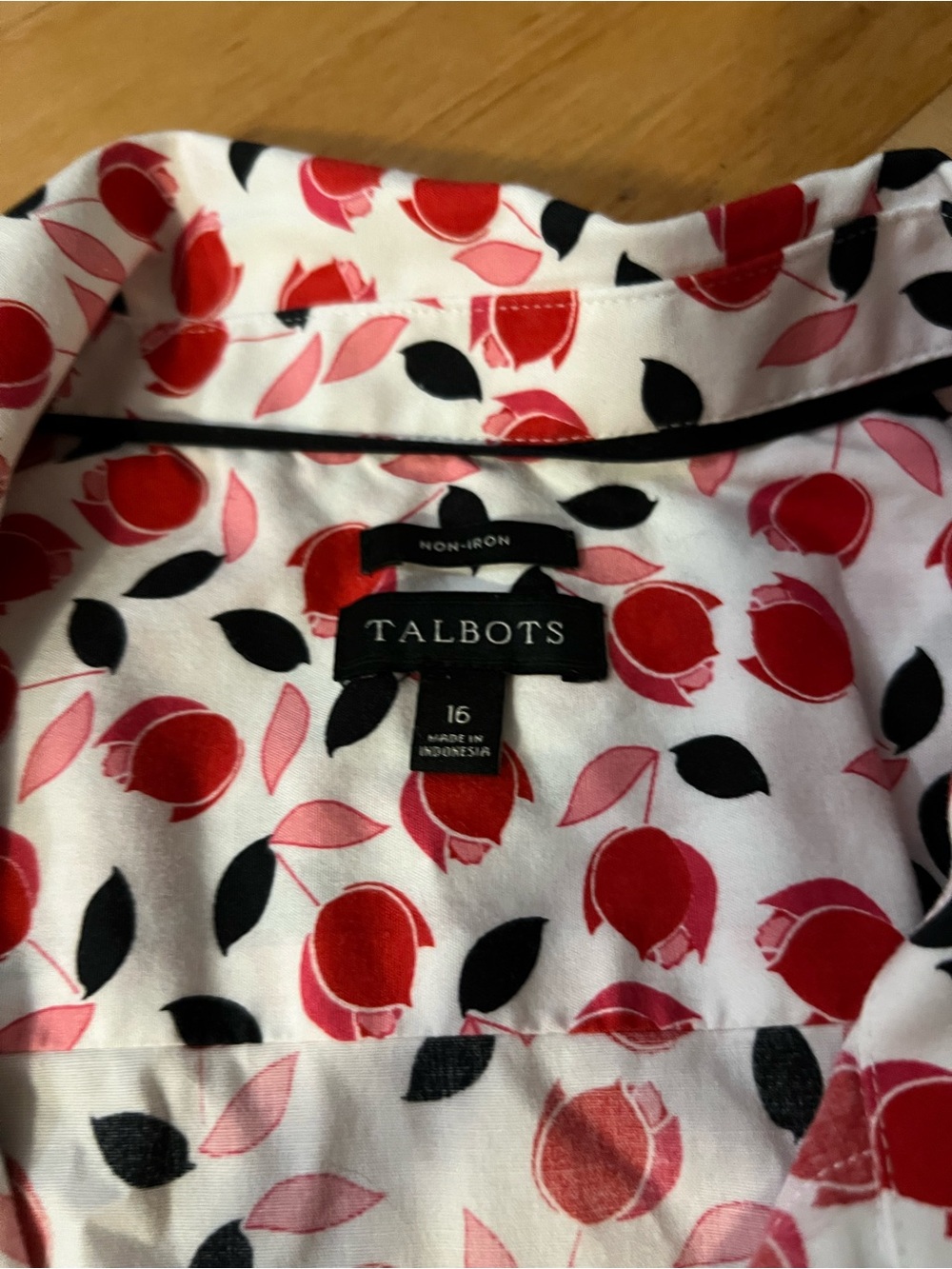 Talbots Pink and Red Tulip Floral Sleeveless Stretch Cotton Button-Up Shirt - Picture 2 of 6
